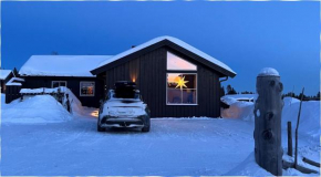 Koselig hytte ved skiheis, langrennspor, akebakke - 4 soverom, 2 bad, badstue, fiber bredbånd og Elbillader